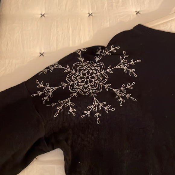 J Jill size L Black Embroidered Snowflake Women's Top - Picture 3 of 5